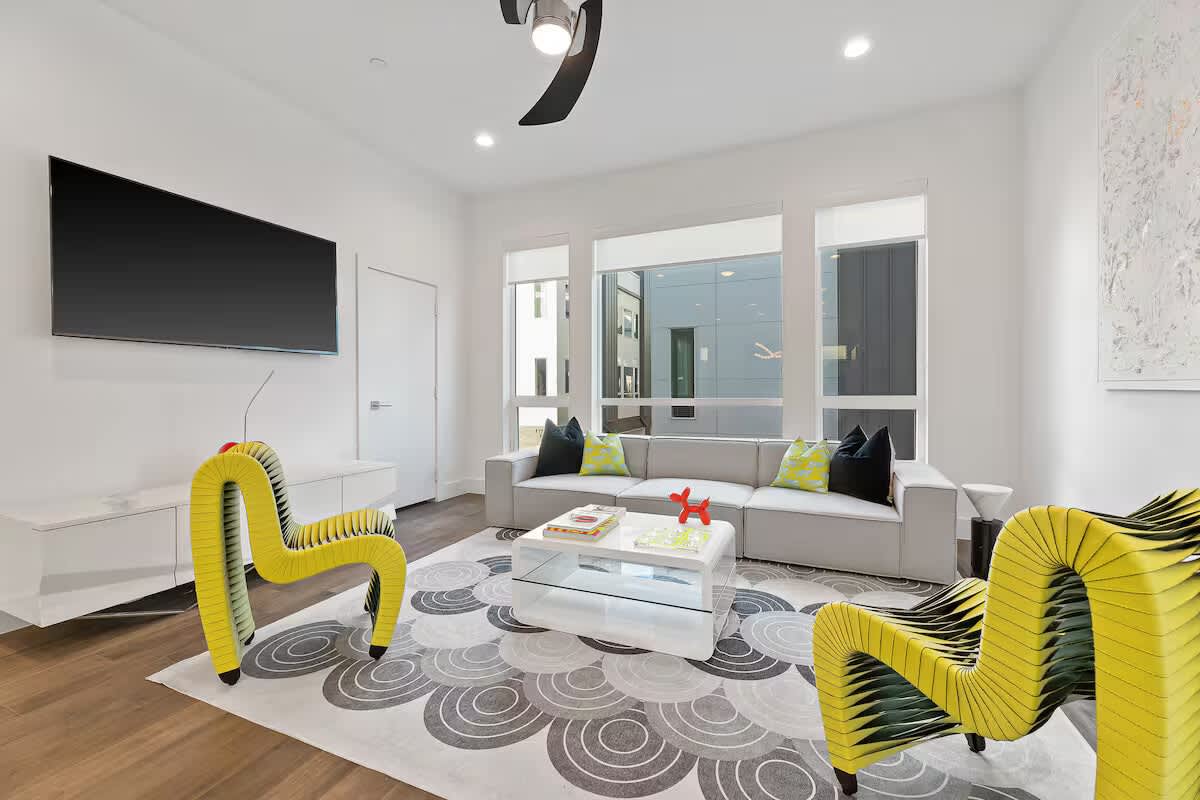 Artsy Luxe Dallas Home~Rooftop Skyline Views 2