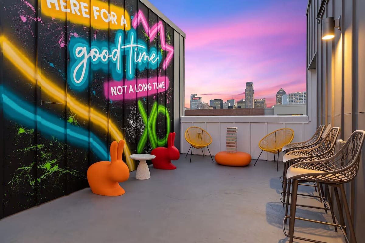 Artsy Luxe Dallas Home~Rooftop Skyline Views