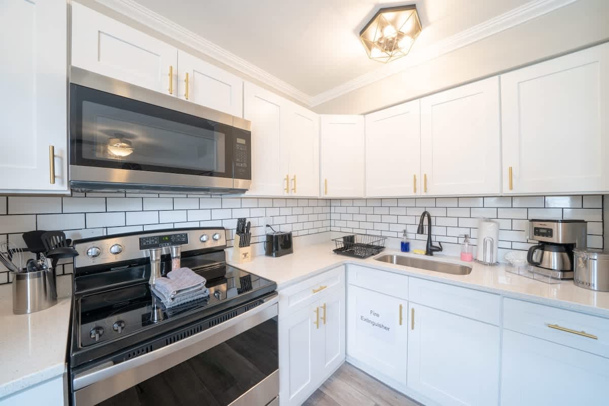 OV Mosaic - Bloom Suite — Norfolk, VA — vacation rental