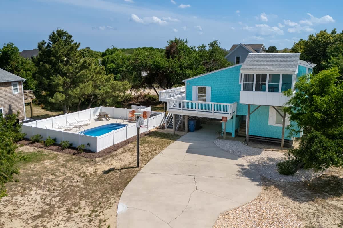 Saltwater Pool | Hot Tub | Town of Duck