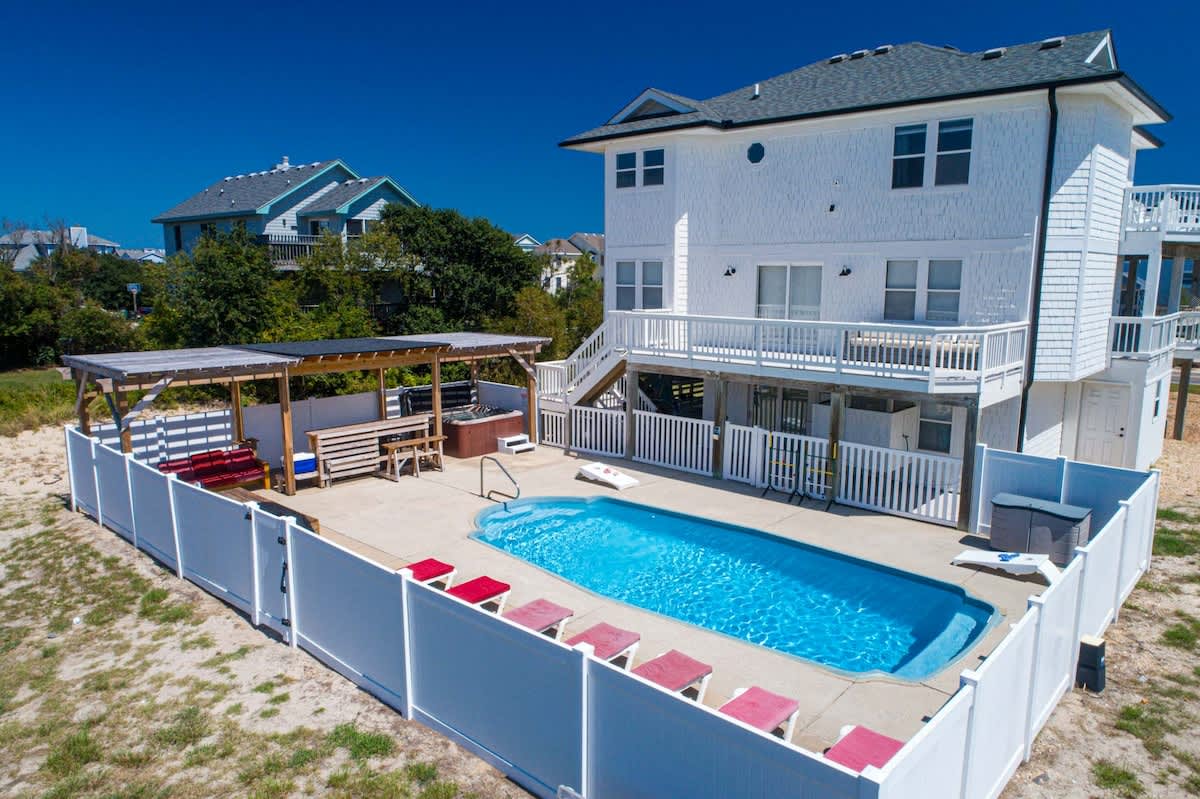 Heated Pool, Hot Tub, 5 Min Walk to Beach — Corolla, NC — vacation rental