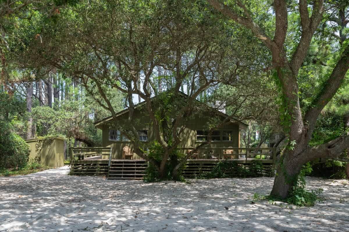 Coastal Beach Cabin, Hot Tub & Walk to Shops! — Corolla, NC — vacation rental