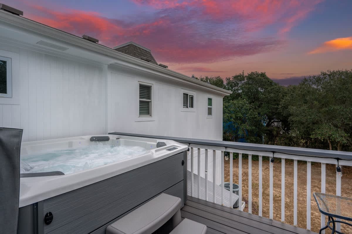 Dog Friendly, Heated Pool, Hot Tub, 5Min to Beach! — Southern Shores, NC — vacation rental