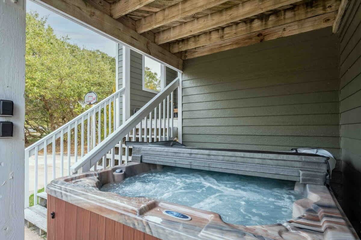 Modern Peaceful 4 Bedroom & Hot Tub! — Kill Devil Hills, NC — vacation rental