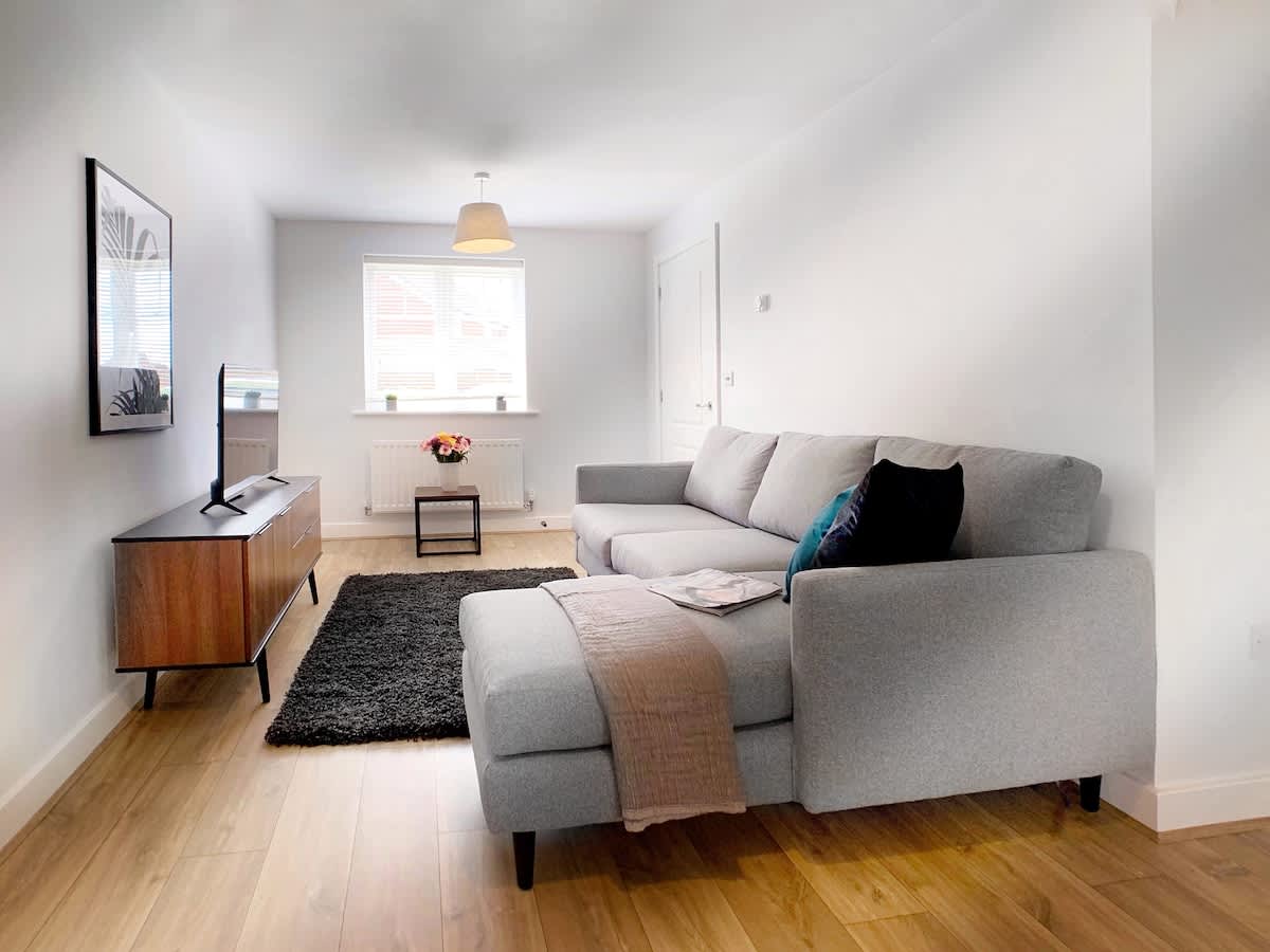 Wokingham - 2 Bedrooms, Parking