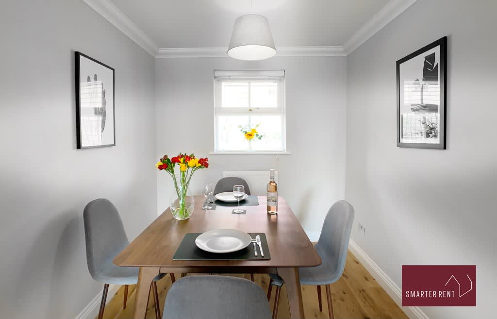 Wokingham, 2 Bedroom Flat - Private Entrance