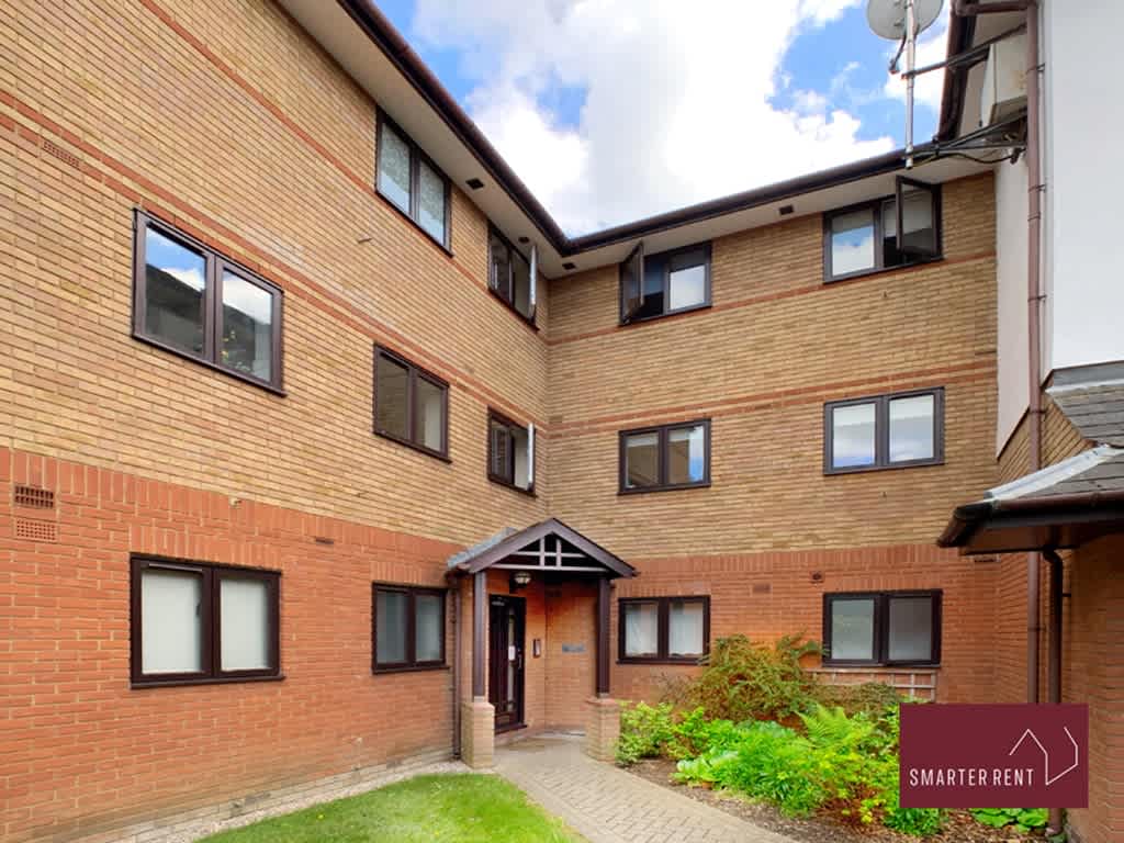Maidenhead - Gated, Parking, Balcony
