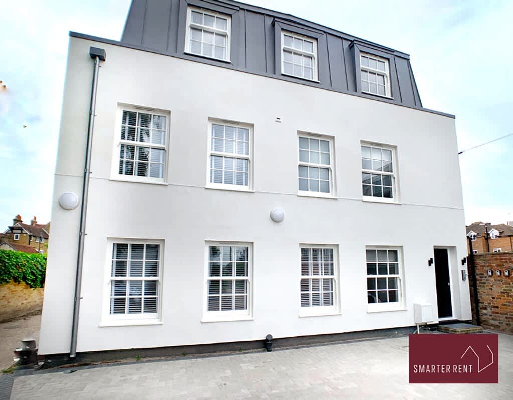 Eton, Windsor - 1 Bedroom Flat - With Parking