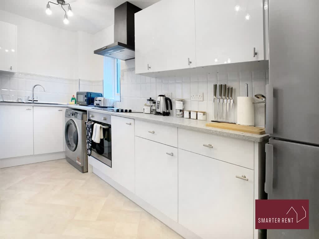 Bracknell - Parking, Open Plan,1Bed