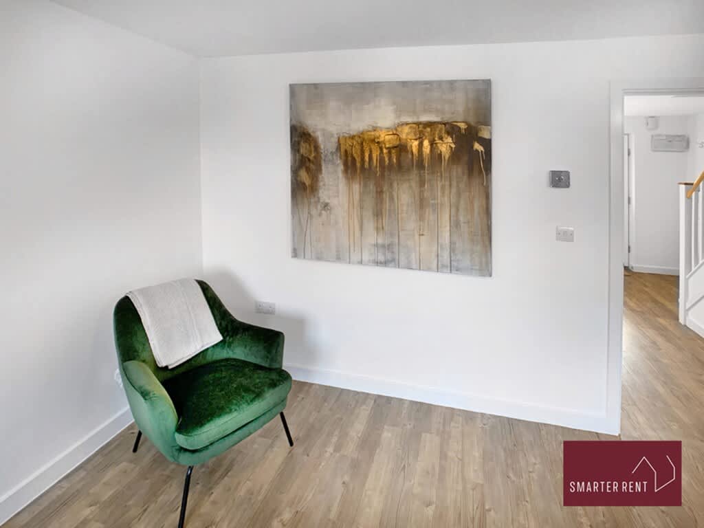 Bracknell - Modern 2 Bedroom House - With Garden