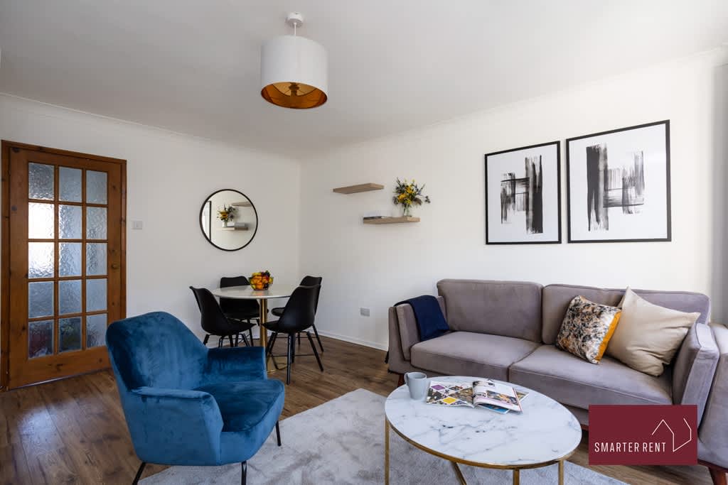 Bracknell -Garden, Driveway Parking, 2Bed