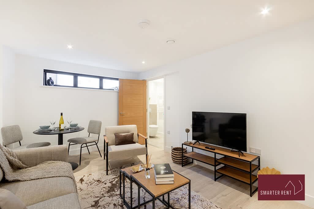 Wokingham - 2 Bedroom Ground Floor Flat