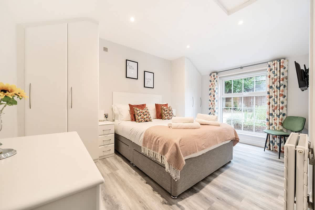 Wokingham - 1 Bedroom Cottage - Parking