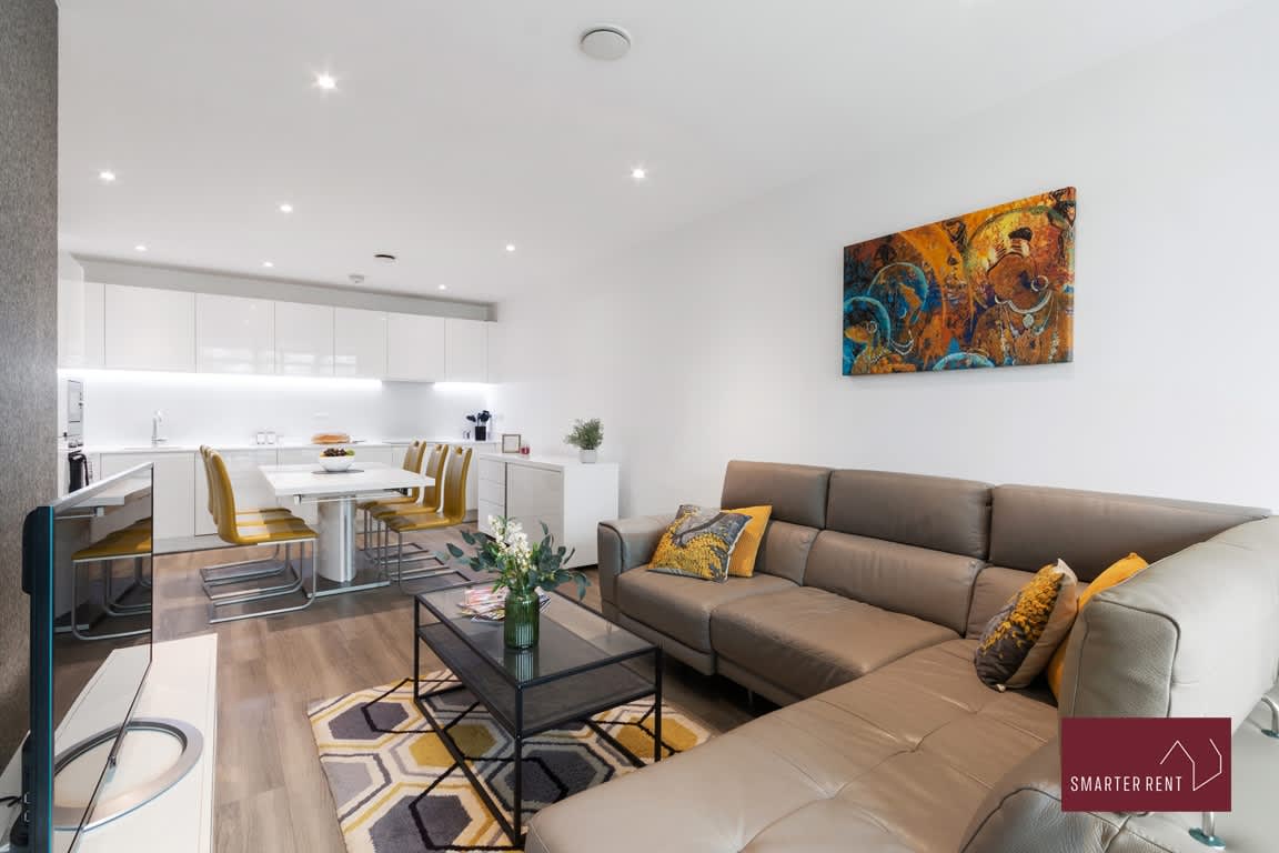 Isleworth - 2 Bed Flat with parking