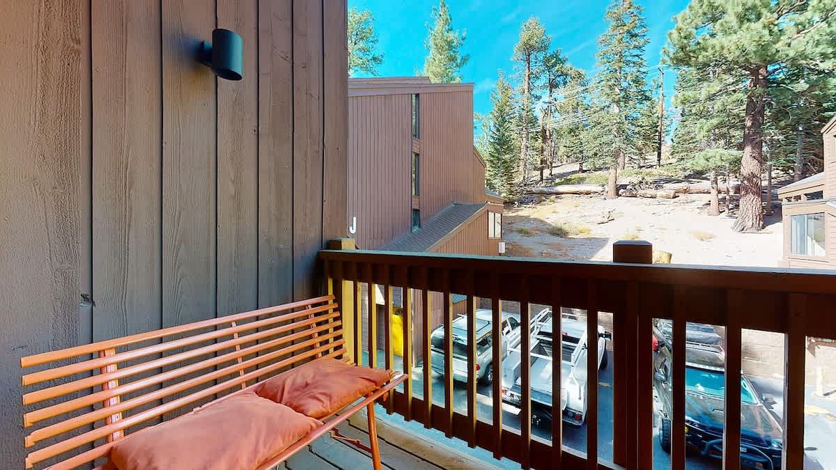 Walk to Canyon Lodge! Ski back! Modern Space 2