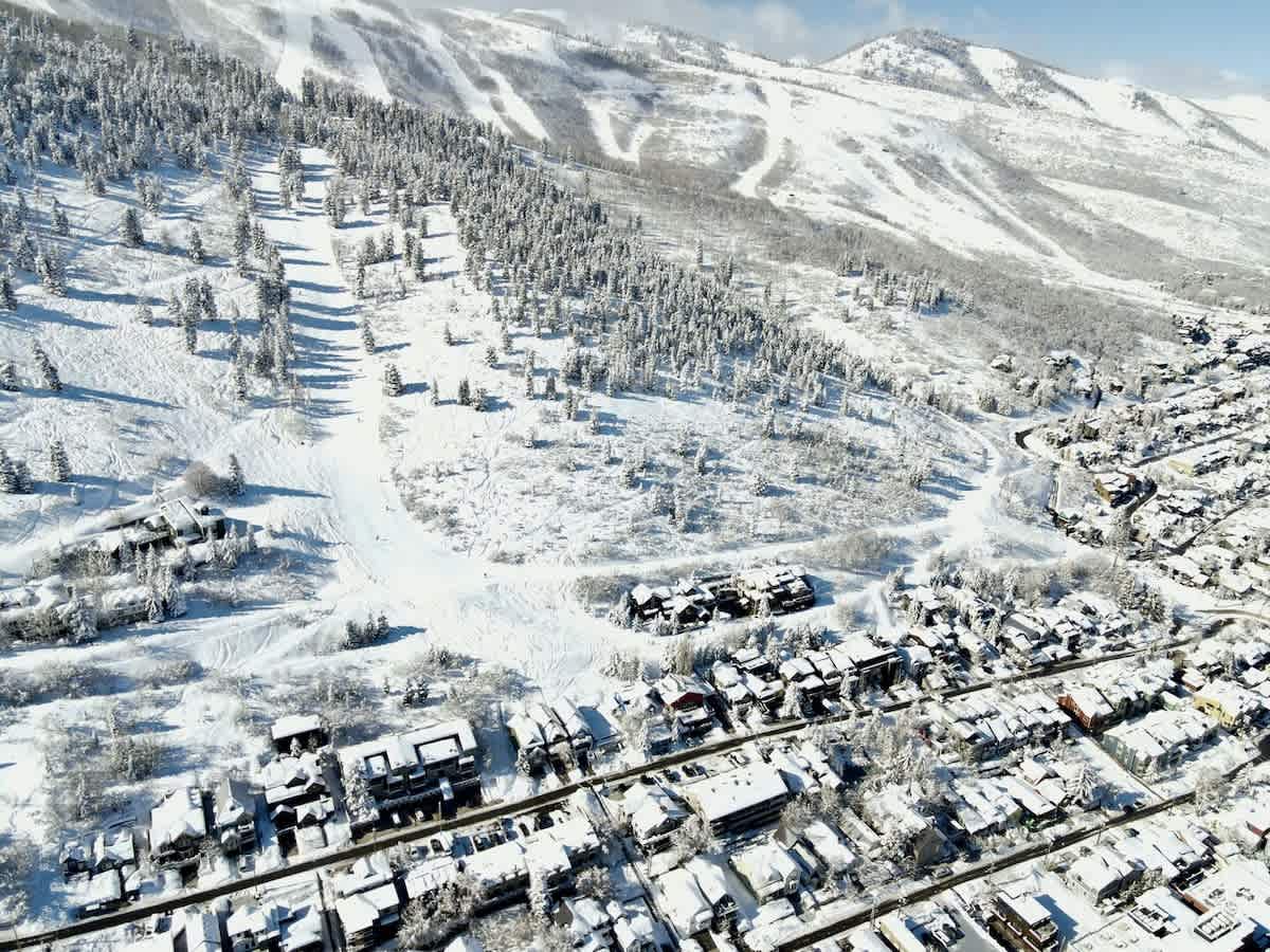 Woodside Elegance | Ski-In Ski-Out Escape | Photo 39