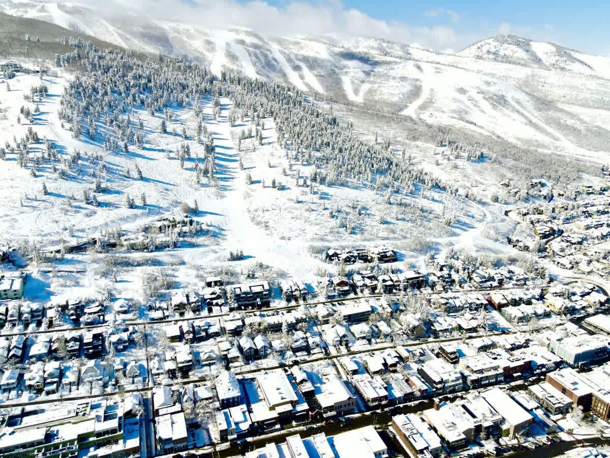 Woodside Elegance | Ski-In Ski-Out Escape | Photo 41