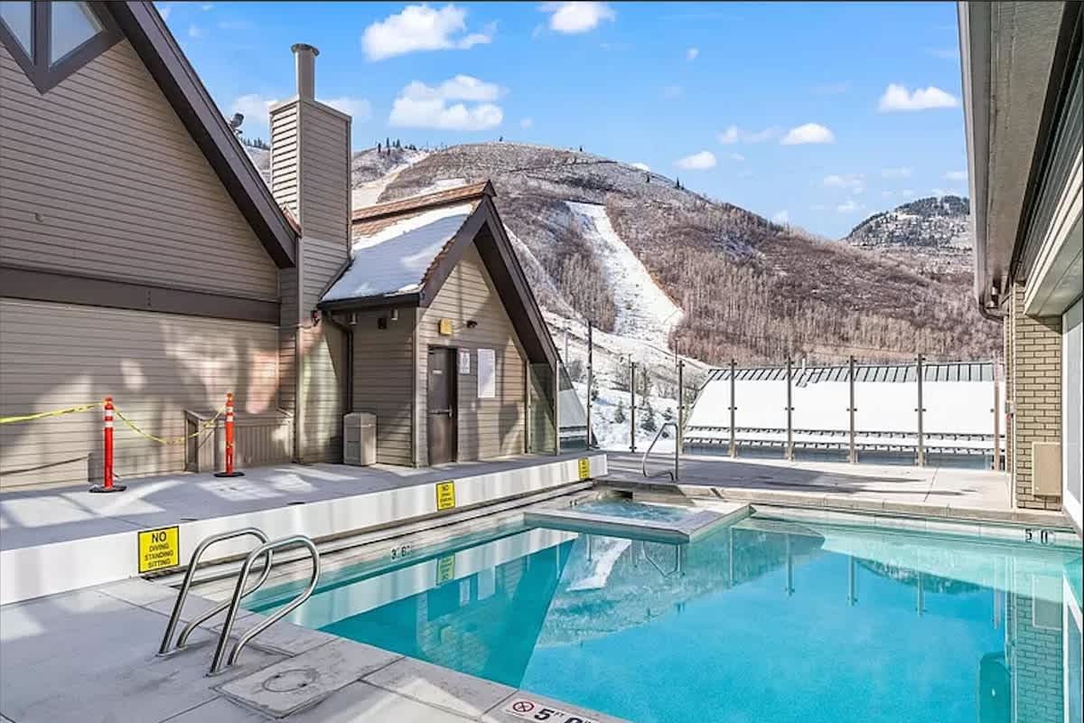 Outdoor Shared Pool