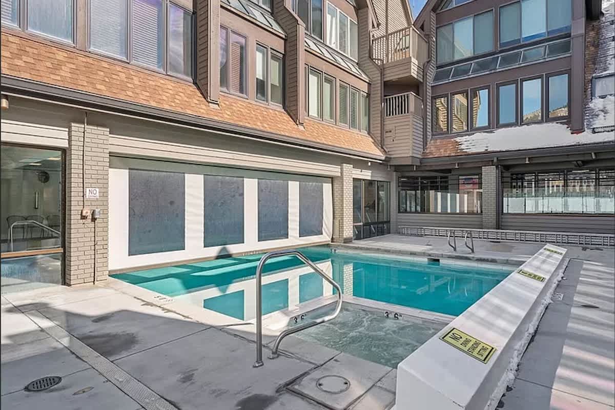 Outdoor Shared Pool