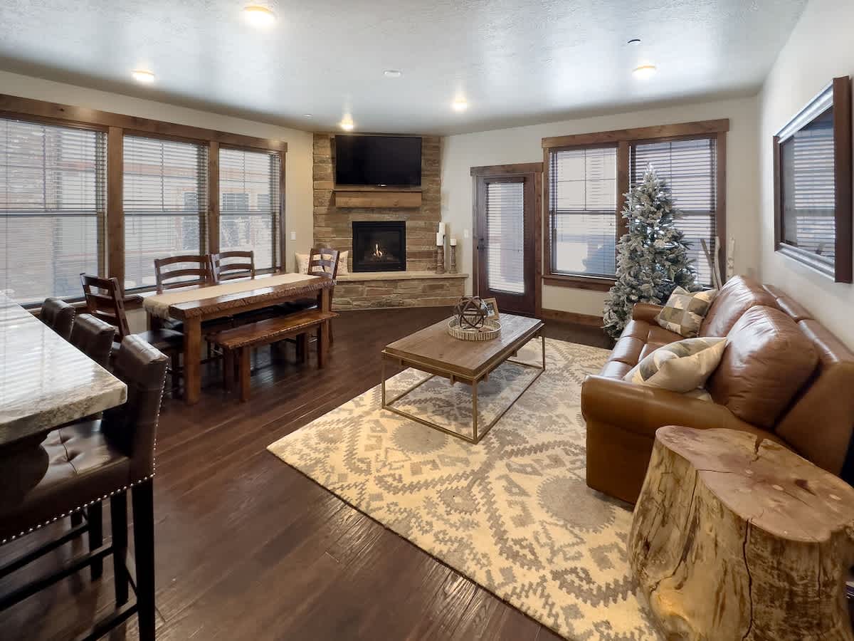 Featured Property Ideal Condo | 2 Minute Drive to Deer Valley's Lift