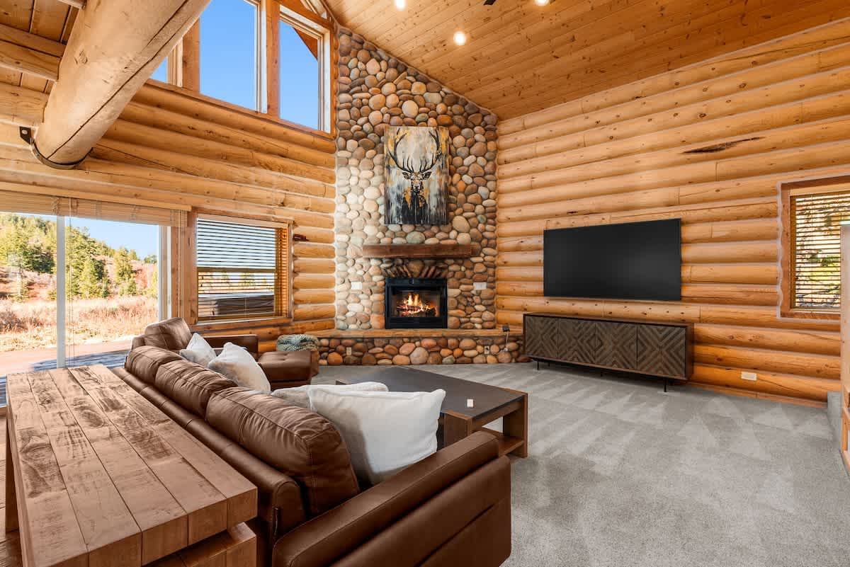 Featured Property The Crestview Cabin | Golf Simulator & Hot Tub