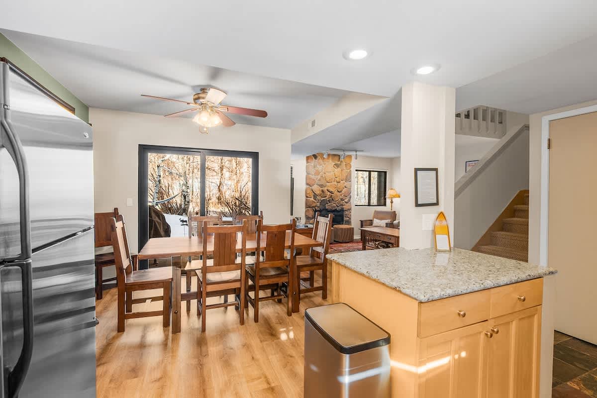 Canyons Creekside Getaway near Cabriolet Lift 6