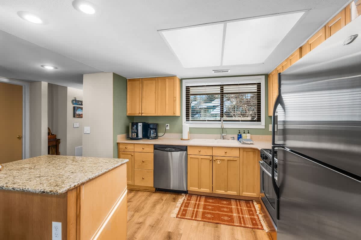 Canyons Creekside Getaway near Cabriolet Lift 5