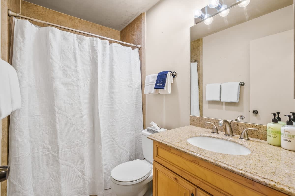 Hall Bathroom Upstairs