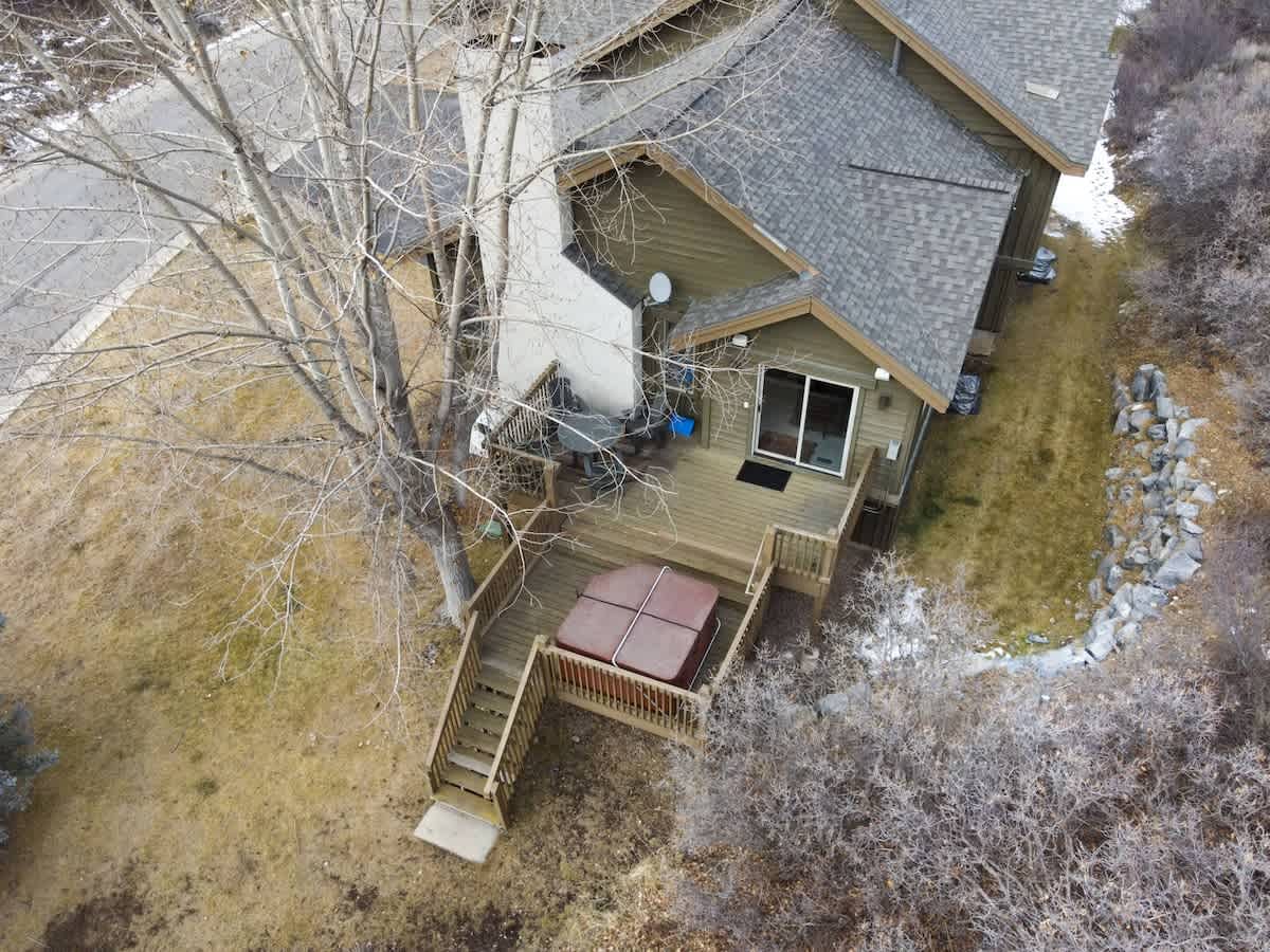 Hot Tub / Deck