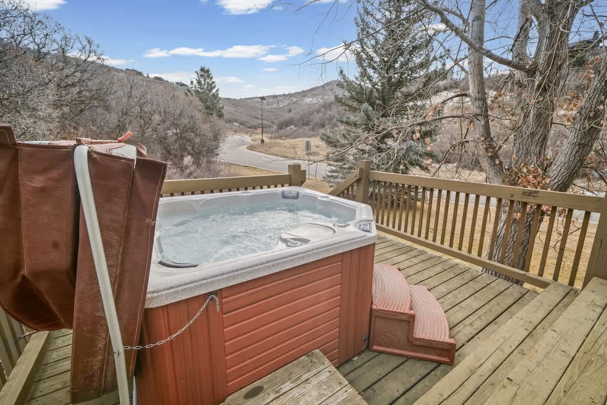Spacious Park City Retreat with Private Hot Tub 3