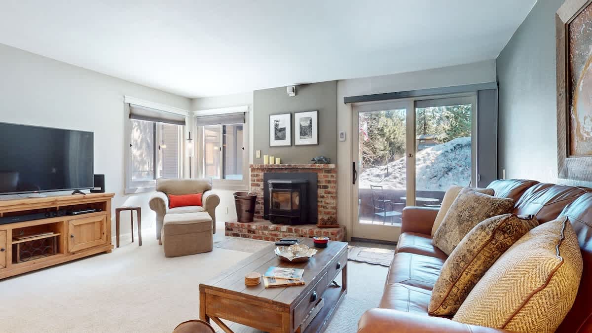 Mountain Condo | Spa Pool and Ski Shuttle Access 5