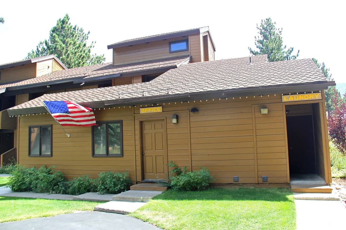 Mountain Condo | Spa Pool and Ski Shuttle Access 4