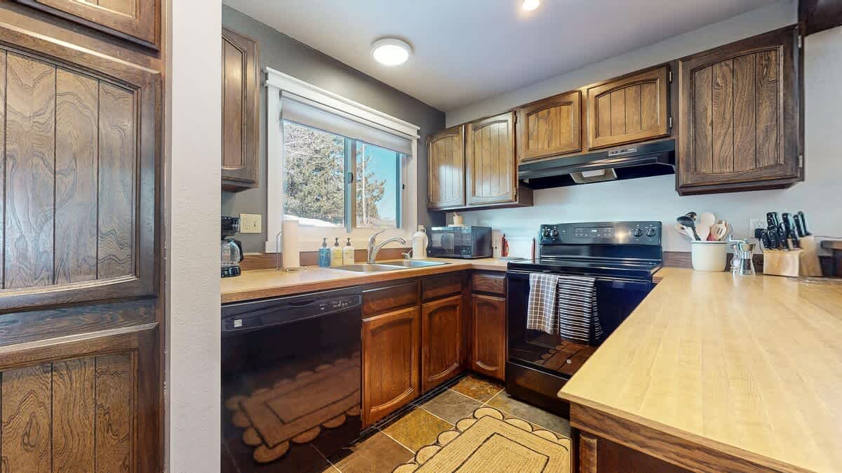 Mountain Condo | Spa Pool and Ski Shuttle Access 6