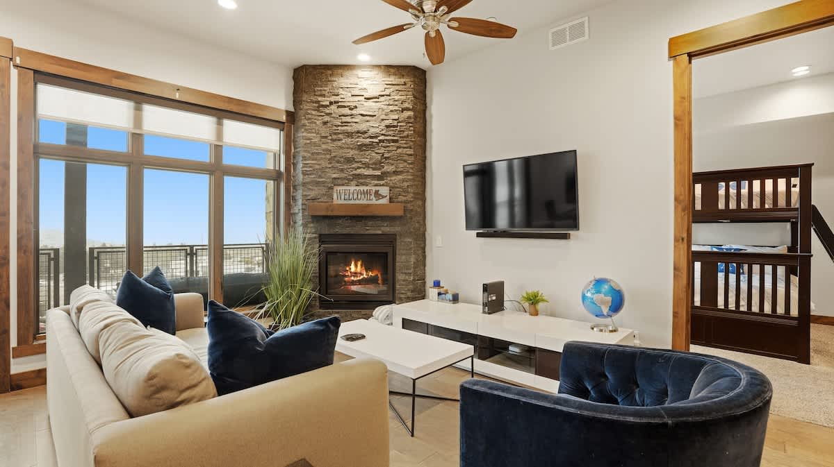 Blackstone at Canyons | Pool, Hot Tub & Garage