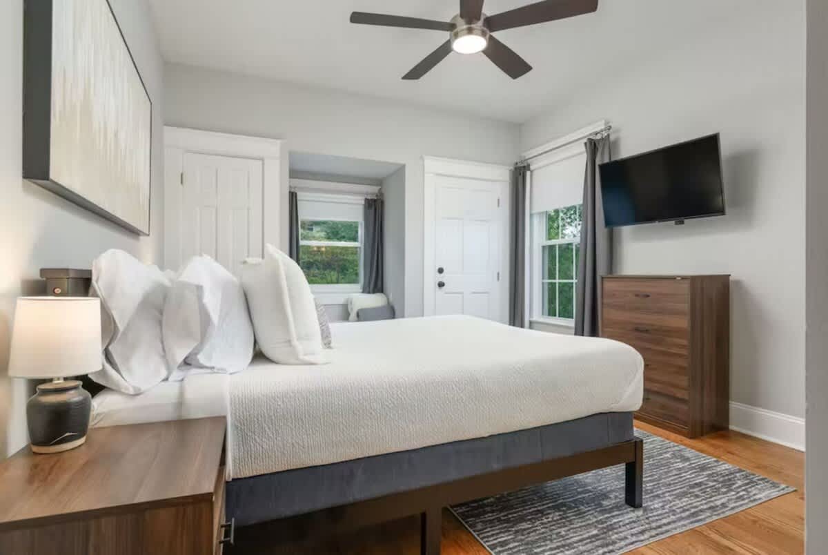 2/2 North Chatta Charmer with Hot Tub!