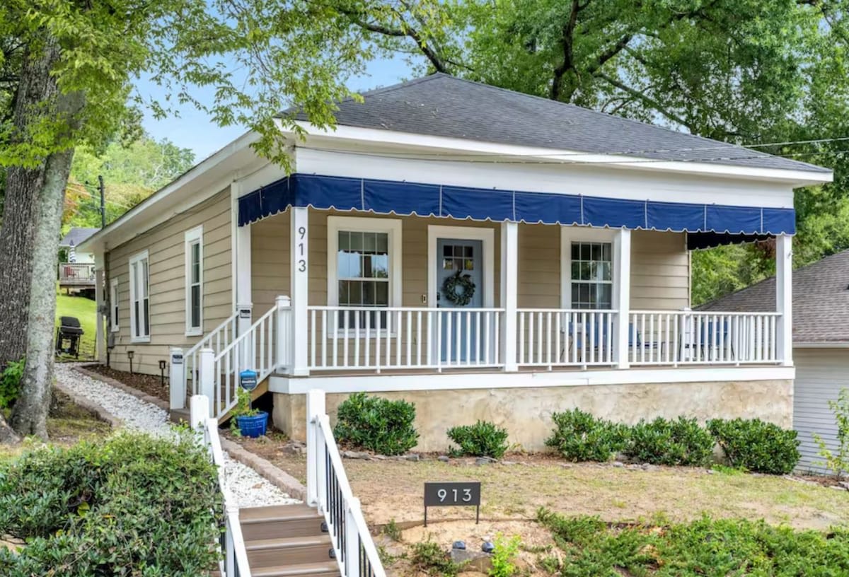 2/2 North Chatta Charmer with Hot Tub!