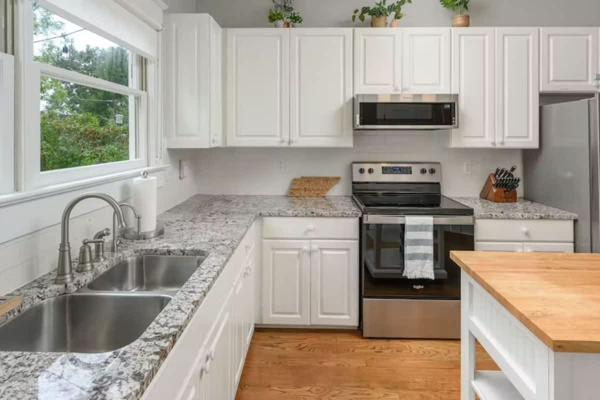 2/2 North Chatta Charmer with Hot Tub!