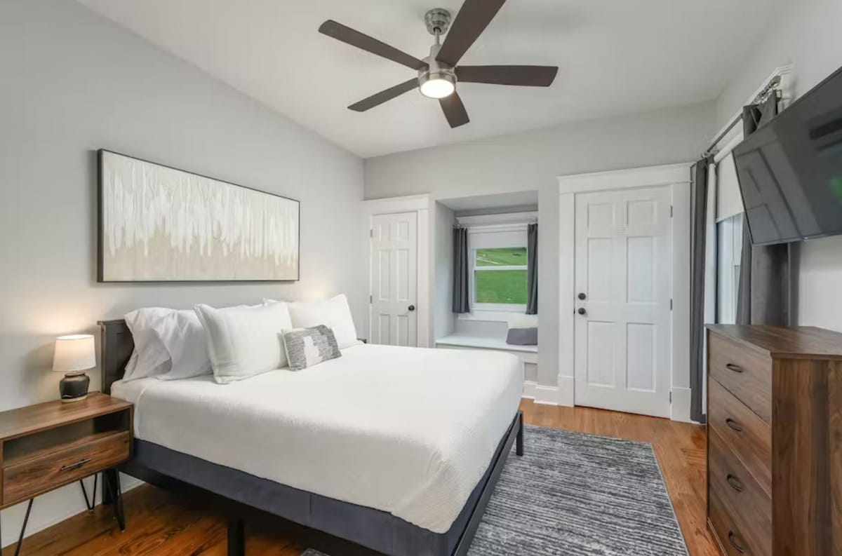 2/2 North Chatta Charmer with Hot Tub!