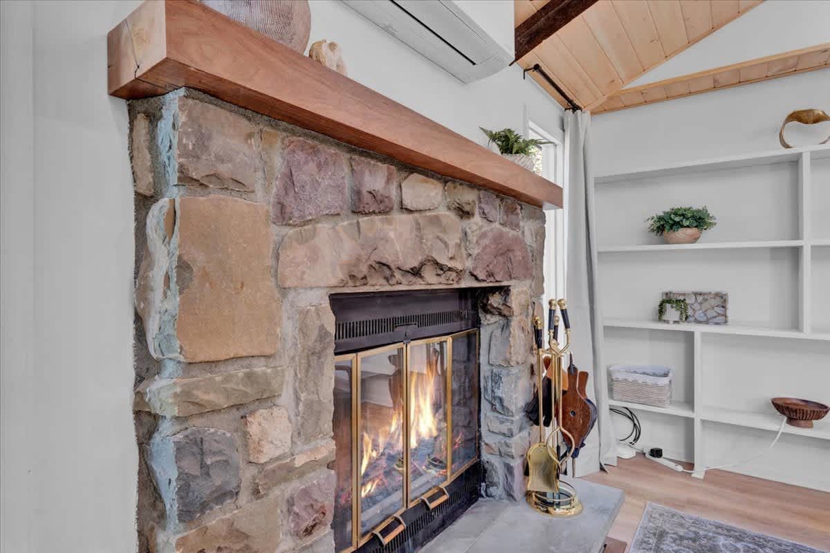 Emerald Pines Cabin | Lake Access | Hot Tub