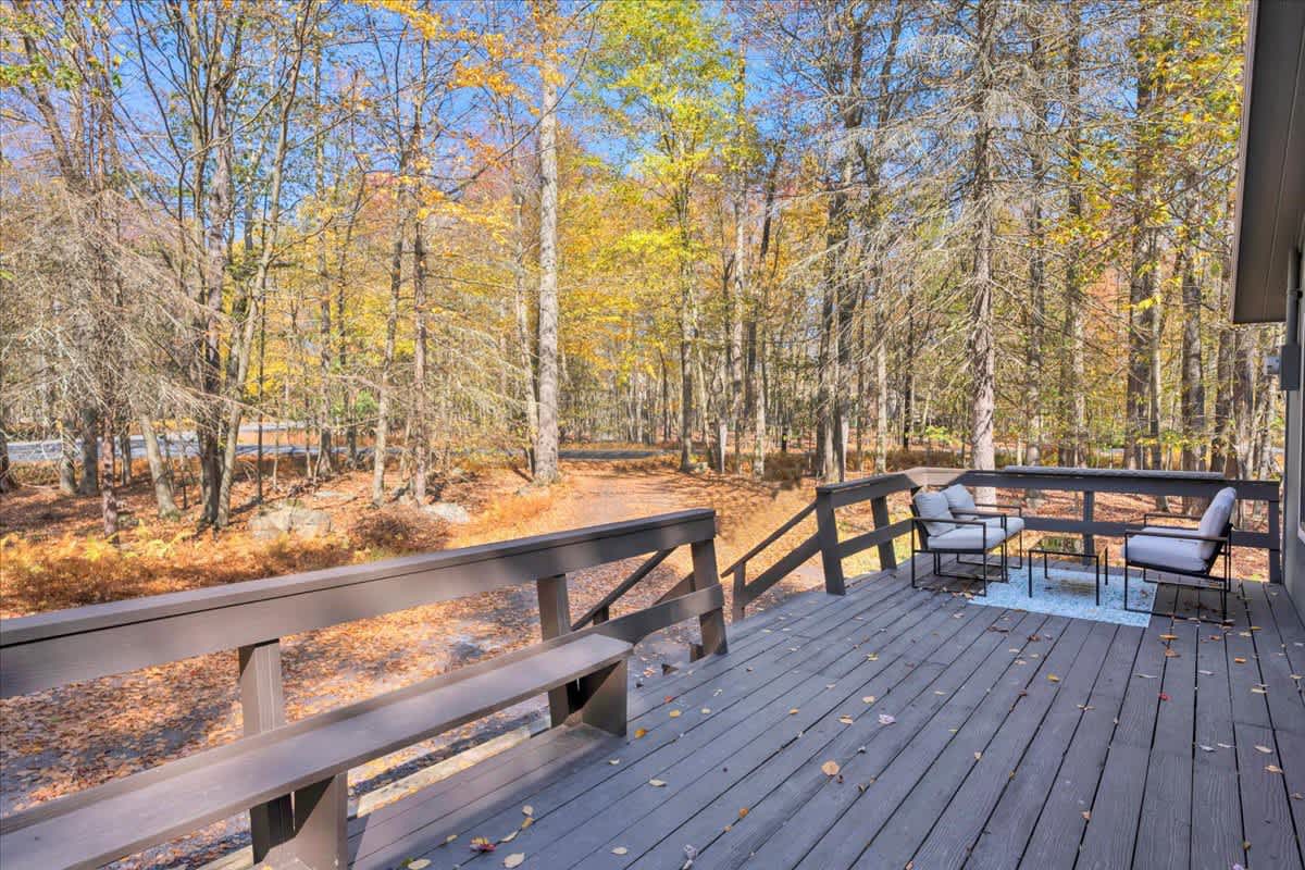Emerald Pines Cabin | Lake Access | Hot Tub