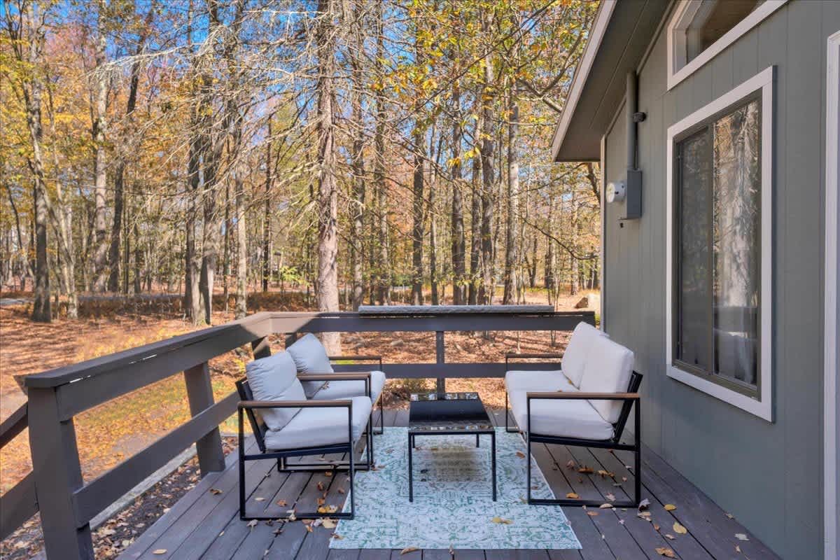 Emerald Pines Cabin | Lake Access | Hot Tub