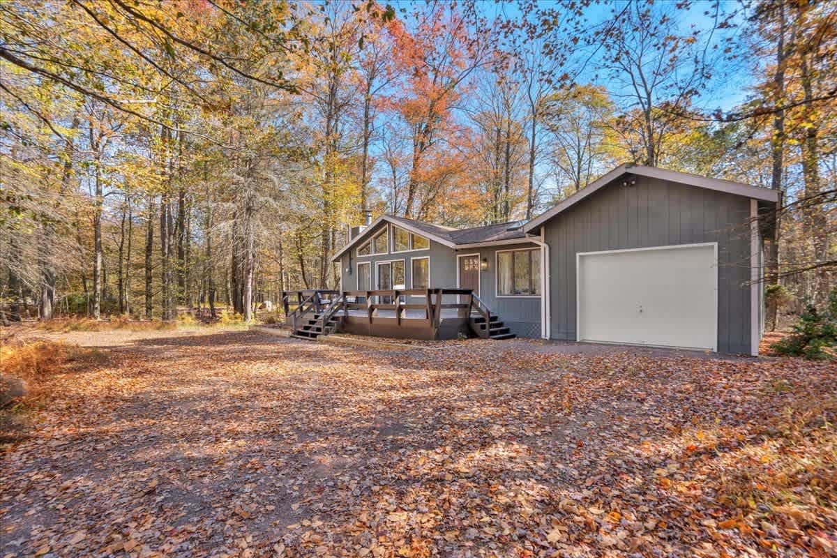 Emerald Pines Cabin | Lake Access | Hot Tub