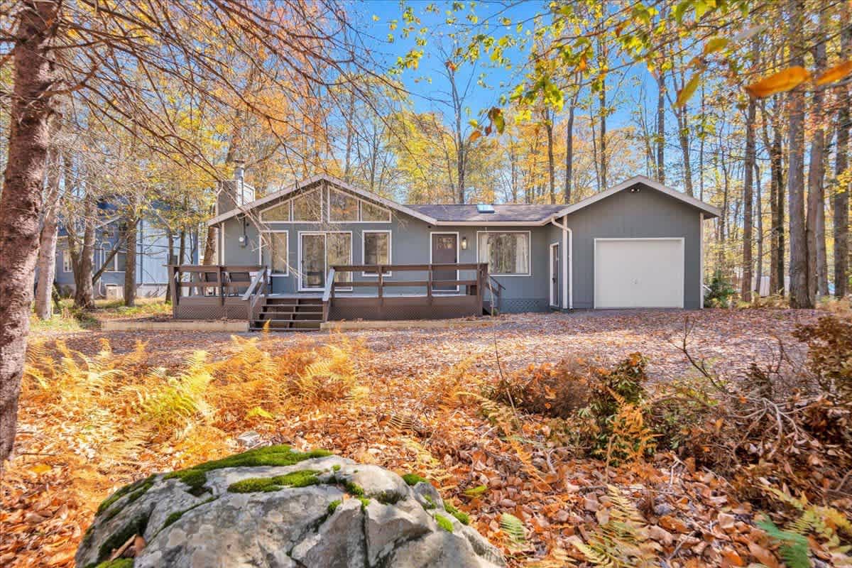 Emerald Pines Cabin | Lake Access | Hot Tub