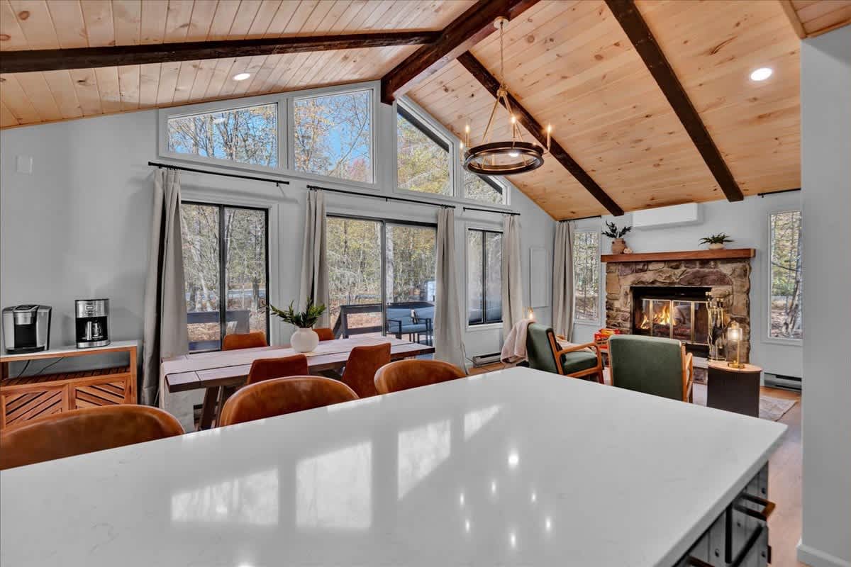 Emerald Pines Cabin | Lake Access | Hot Tub