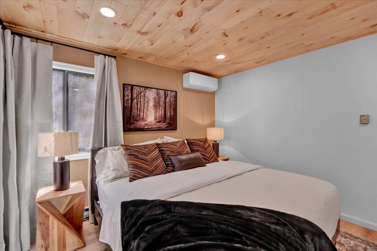 Emerald Pines Cabin | Lake Access | Hot Tub