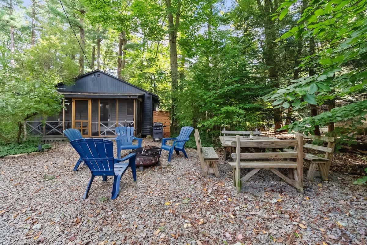 Pocono Cabin | Firepit | BBQ | Pet Friendly — Pocono Pines, PA — vacation rental