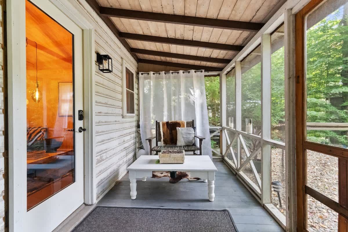 Pocono Cabin | Firepit | BBQ | Pet Friendly