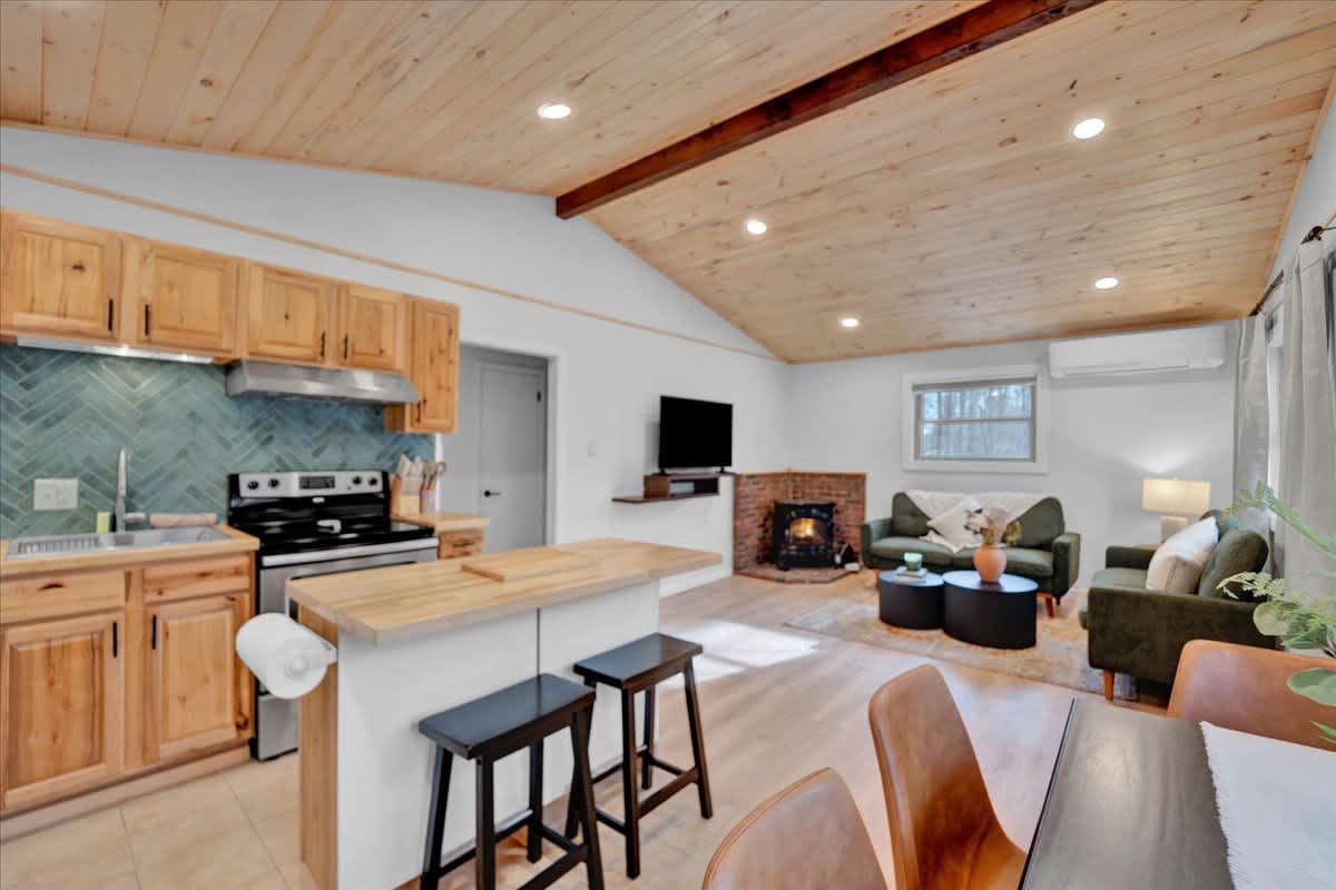 Classic Cabin | Lake Access | Hot Tub — Pocono Lake, PA — vacation rental