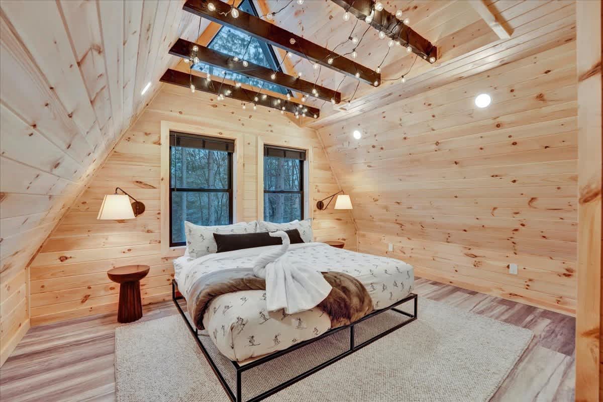 Pines A-Frame Cabin | Sauna | HotTub 