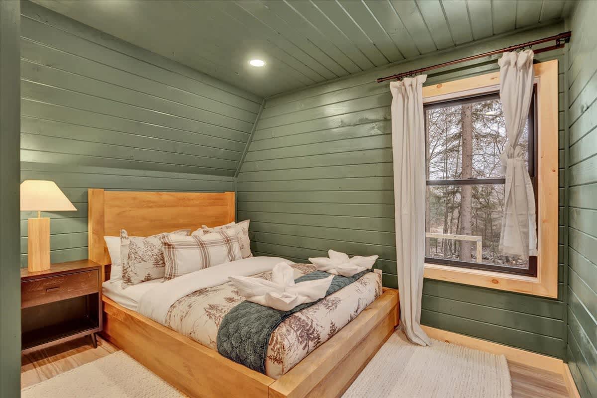 Pines A-Frame Cabin | Sauna | HotTub 